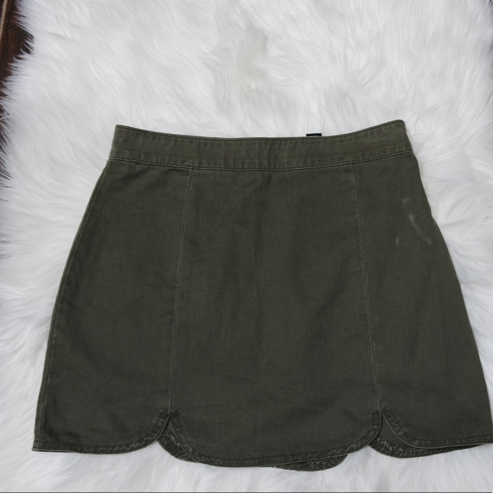 Scallop skirt